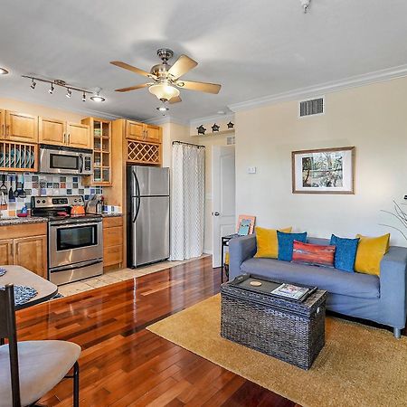 Wine-Dine-Sunshine Cozy Flat In The Heart Of Dtsp Villa Saint Petersburg Eksteriør billede