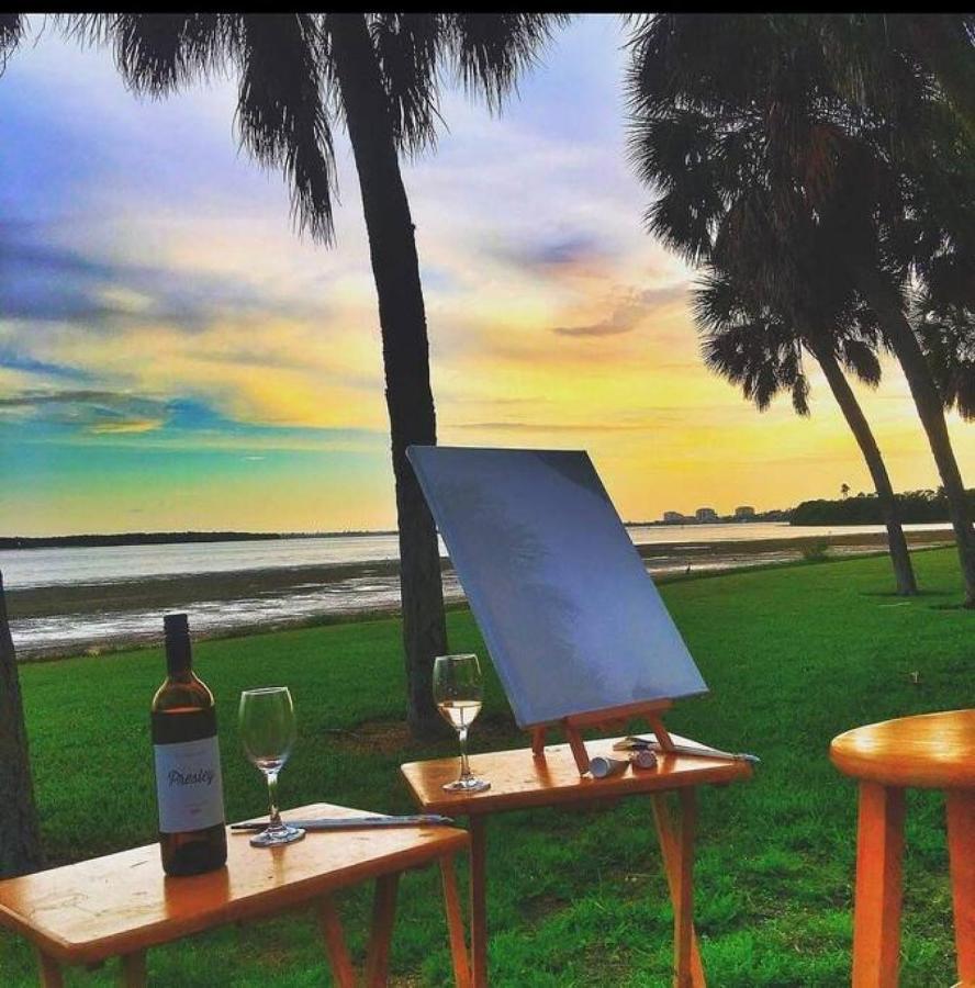 Wine-Dine-Sunshine Cozy Flat In The Heart Of Dtsp Villa Saint Petersburg Eksteriør billede