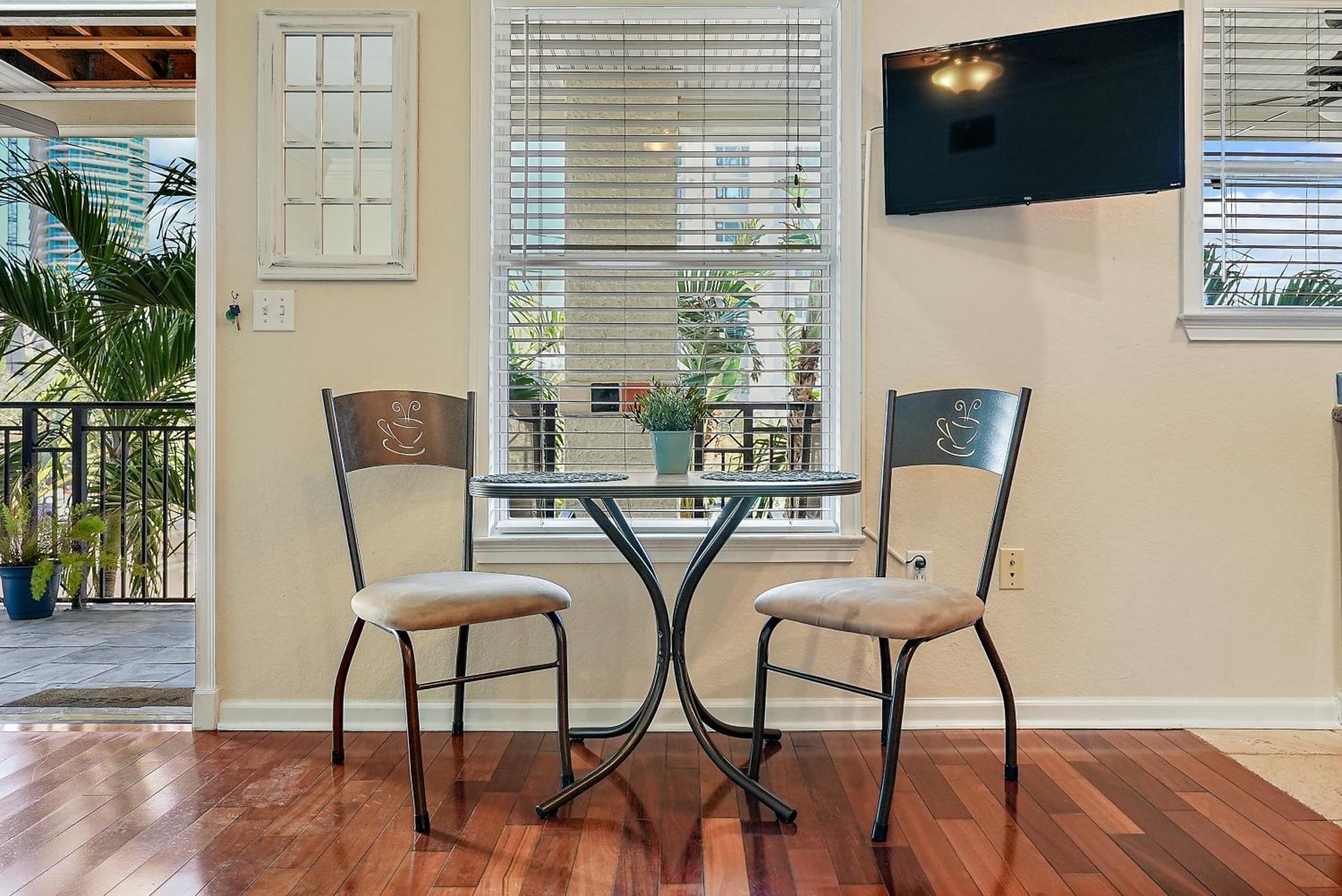 Wine-Dine-Sunshine Cozy Flat In The Heart Of Dtsp Villa Saint Petersburg Eksteriør billede