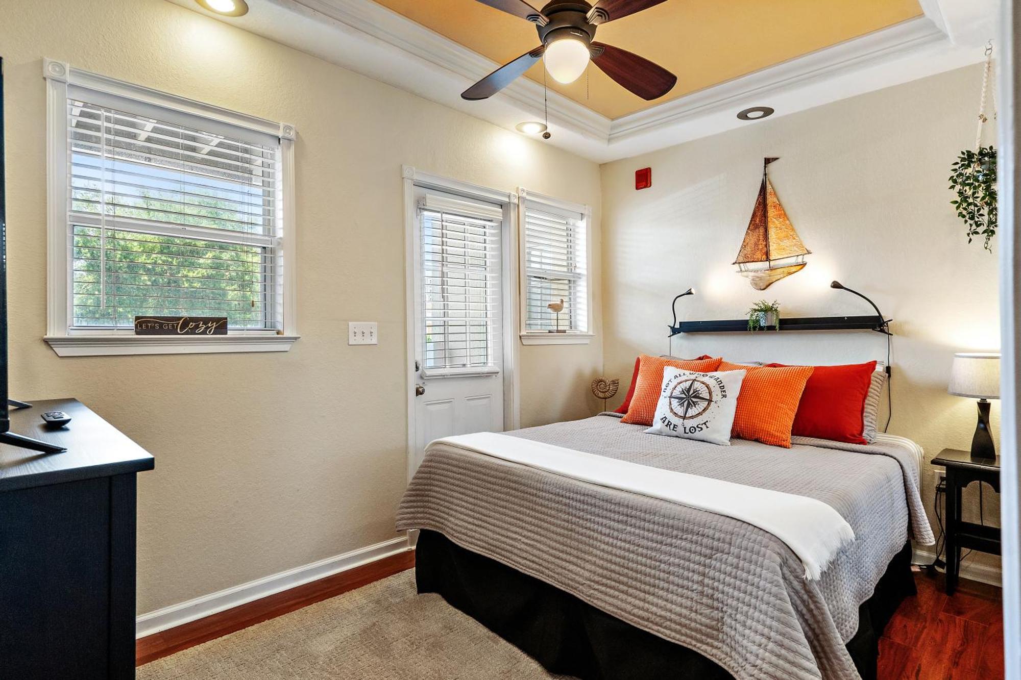 Wine-Dine-Sunshine Cozy Flat In The Heart Of Dtsp Villa Saint Petersburg Eksteriør billede