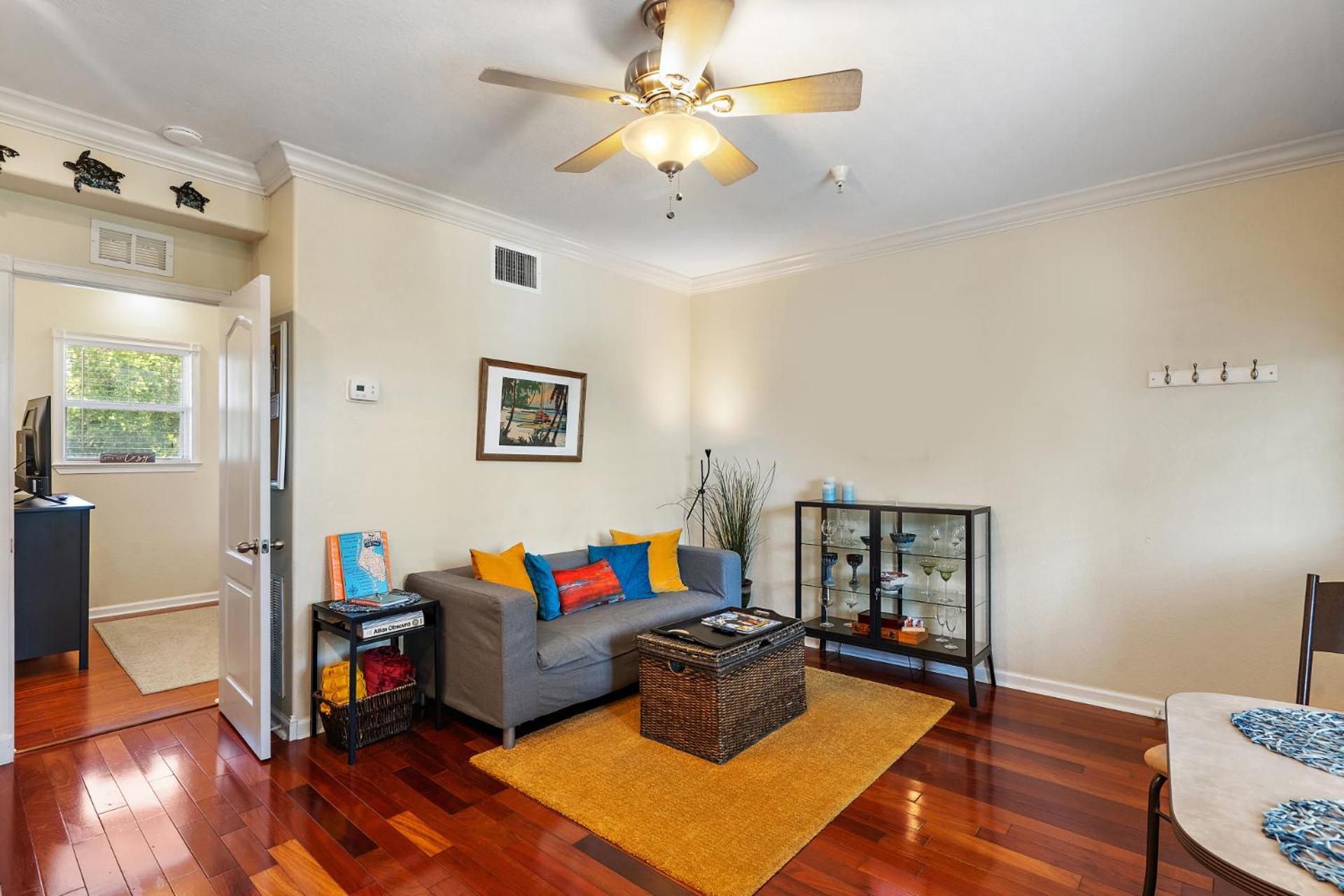 Wine-Dine-Sunshine Cozy Flat In The Heart Of Dtsp Villa Saint Petersburg Eksteriør billede