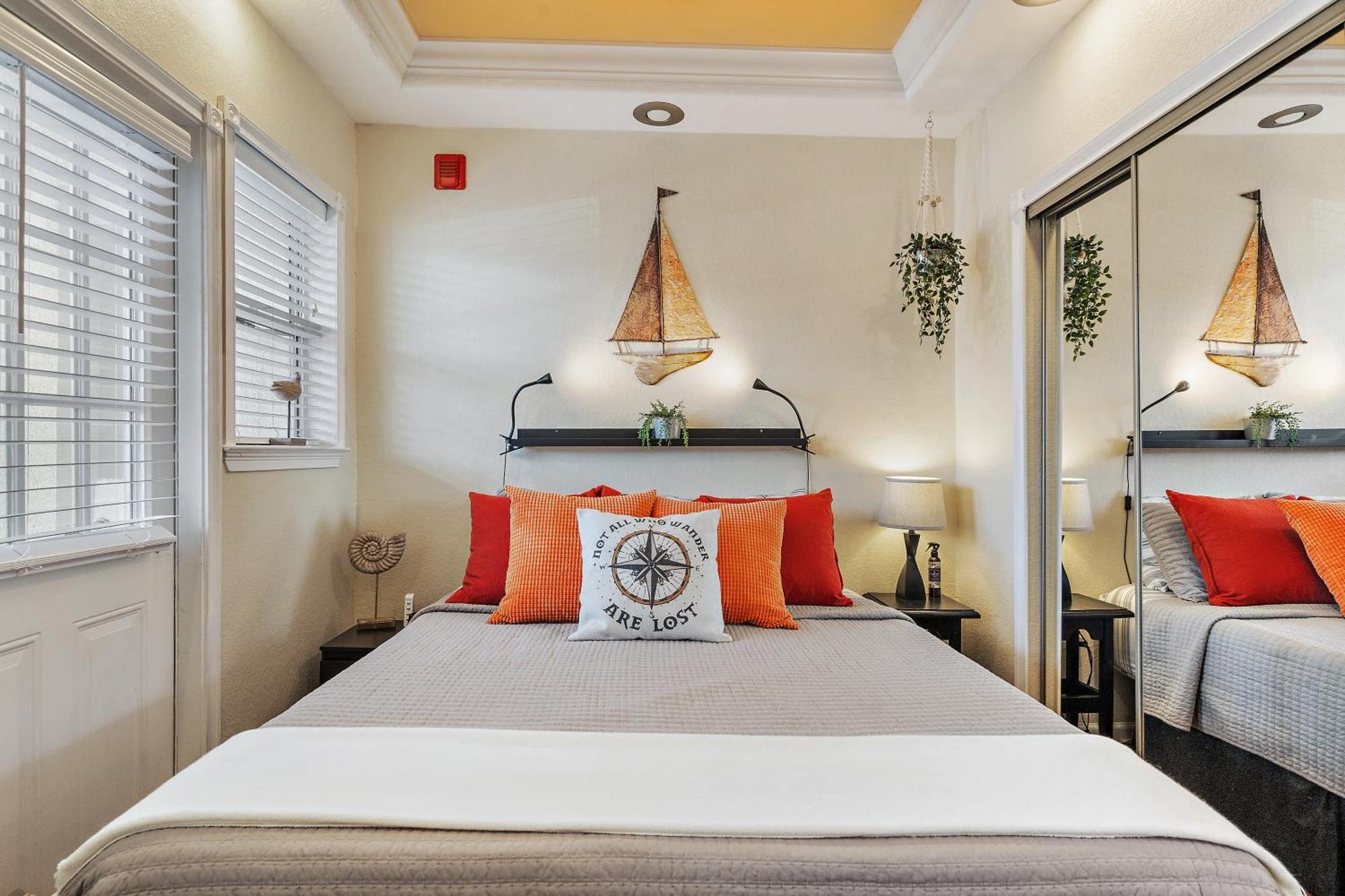 Wine-Dine-Sunshine Cozy Flat In The Heart Of Dtsp Villa Saint Petersburg Eksteriør billede