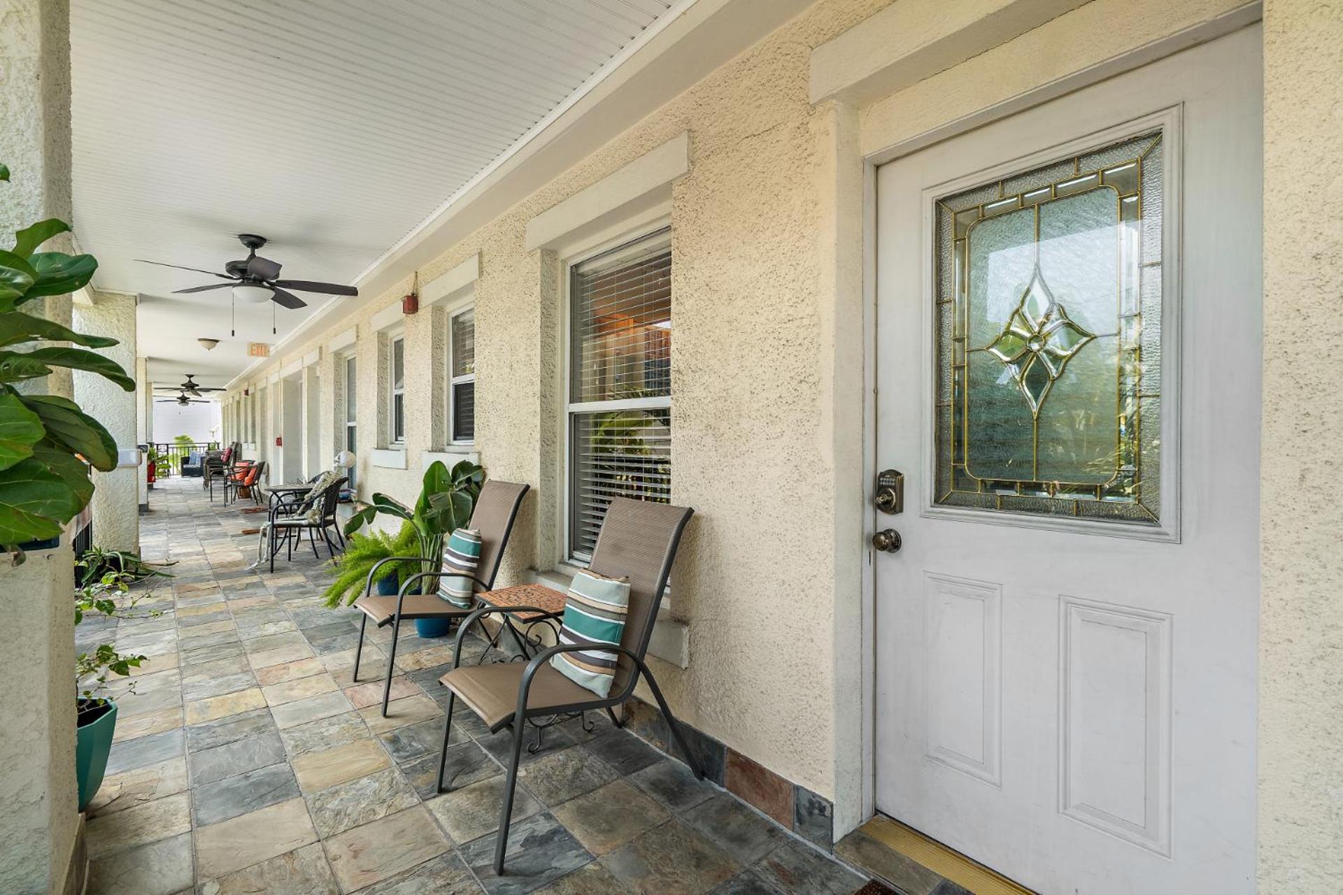 Wine-Dine-Sunshine Cozy Flat In The Heart Of Dtsp Villa Saint Petersburg Eksteriør billede